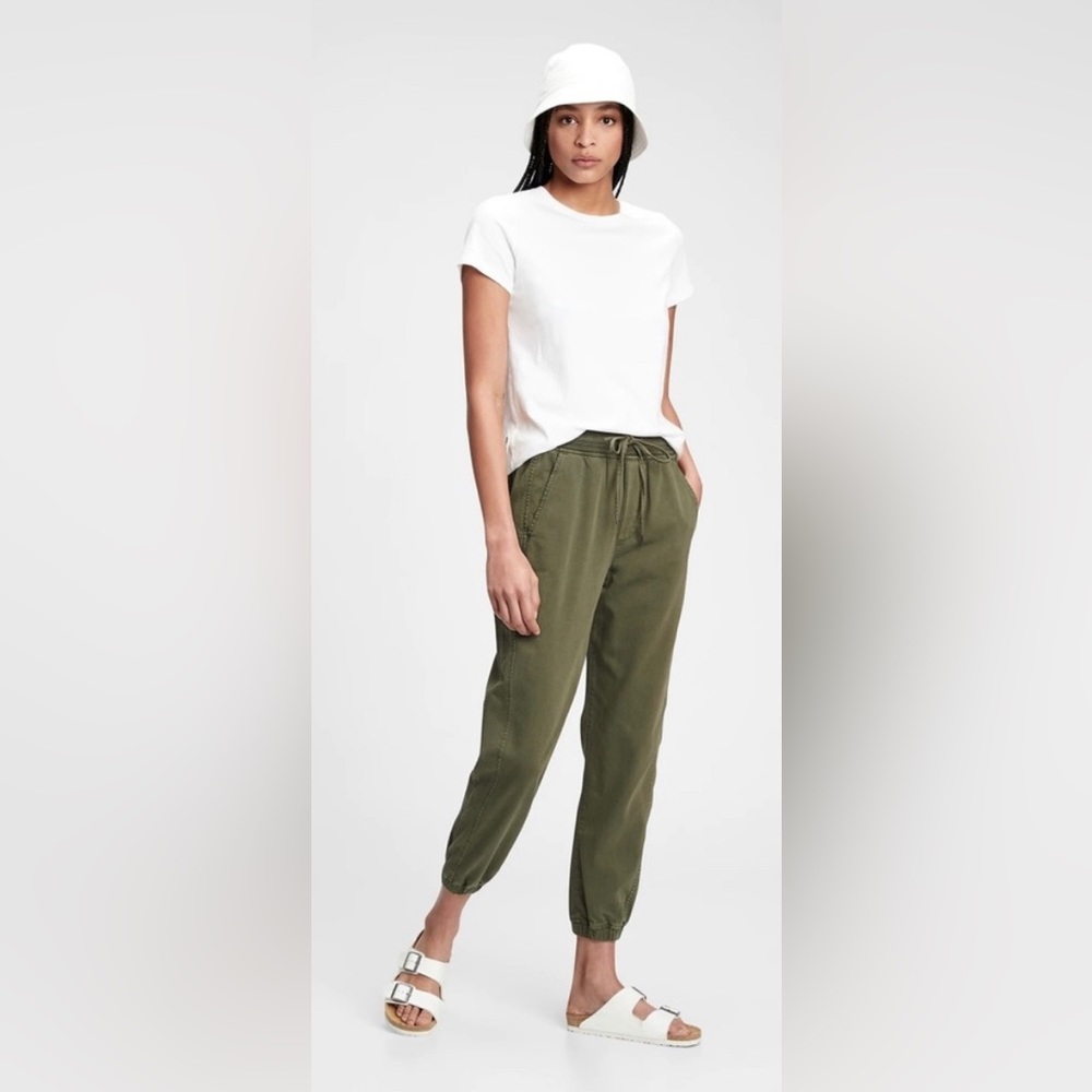GAP Olive Joggers with drawstring, soft olive green, size XL